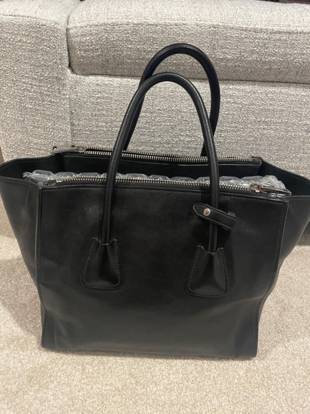 Prada Black Vitello Daino Trapeze tote - Picture 4 of 12